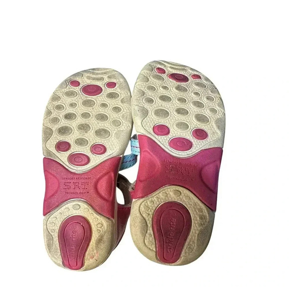 STRIDE RITE BABY 
GIRLS SANDALS - leather size 6 - Picture 2 of 4
